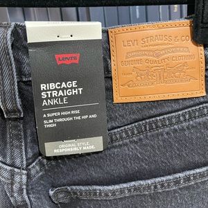 Levi’s Ribcage Straight Ankle Jeans (Premium)
